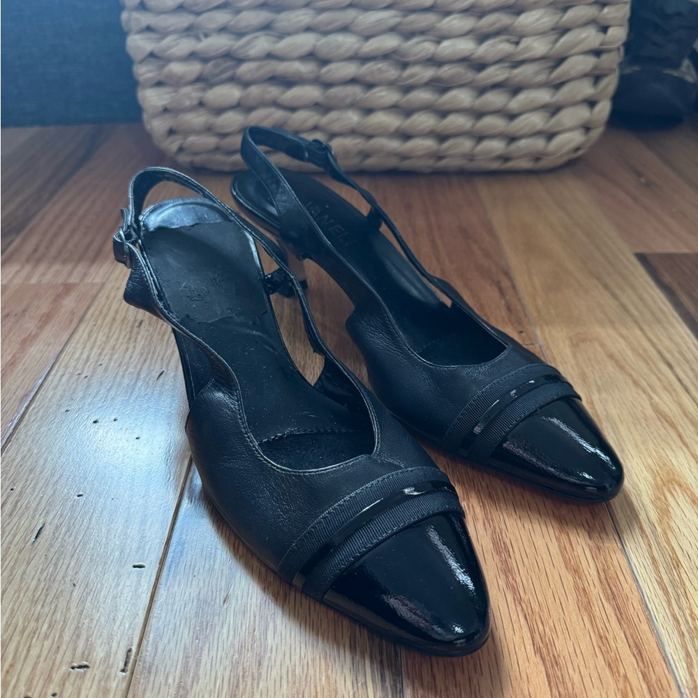 DONATED ! KITTEN HEEL!